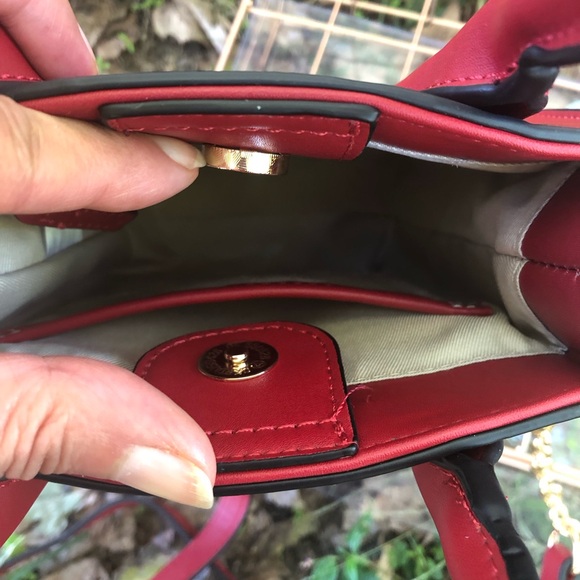 NWT Cavalli Class Fino Top Handle Phone 📱 Crossbody Bag Color Red - Picture 5 of 10